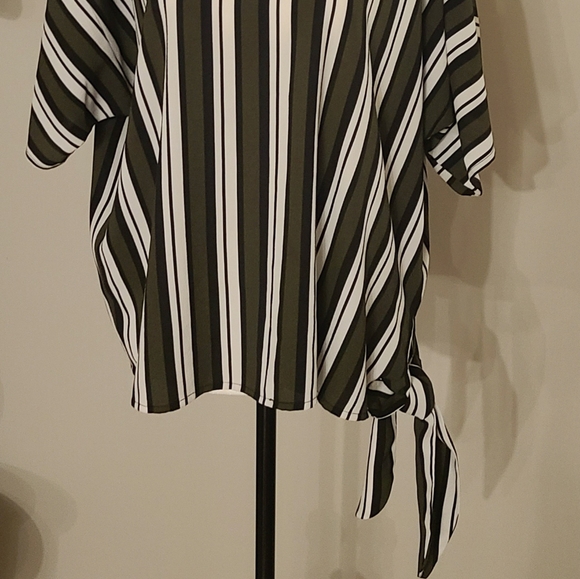 Michael Kors| loose fitting| blouse| medium - Picture 2 of 4